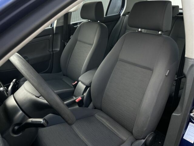 Синий Фольксваген Гольф, объемом двигателя 1.6 л и пробегом 243 тыс. км за 5000 $, фото 16 на Automoto.ua