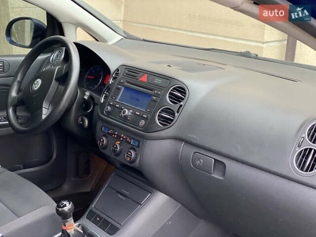 Синий Фольксваген Гольф, объемом двигателя 2 л и пробегом 285 тыс. км за 5450 $, фото 32 на Automoto.ua