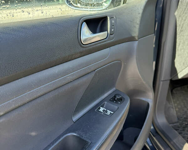 Синий Фольксваген Гольф, объемом двигателя 1.4 л и пробегом 261 тыс. км за 4700 $, фото 6 на Automoto.ua