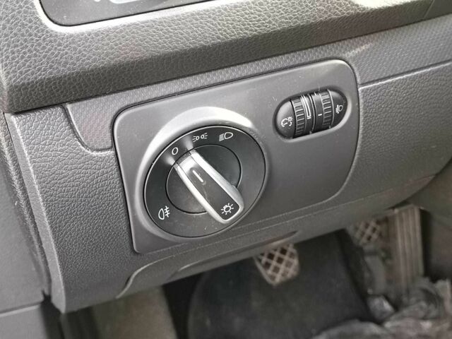 Синий Фольксваген Гольф, объемом двигателя 1.6 л и пробегом 221 тыс. км за 5990 $, фото 20 на Automoto.ua