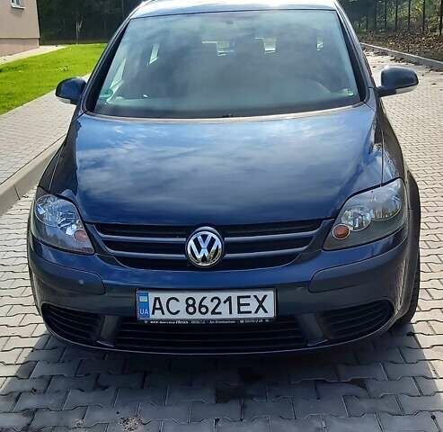 Синий Фольксваген Гольф, объемом двигателя 1.6 л и пробегом 252 тыс. км за 5000 $, фото 2 на Automoto.ua