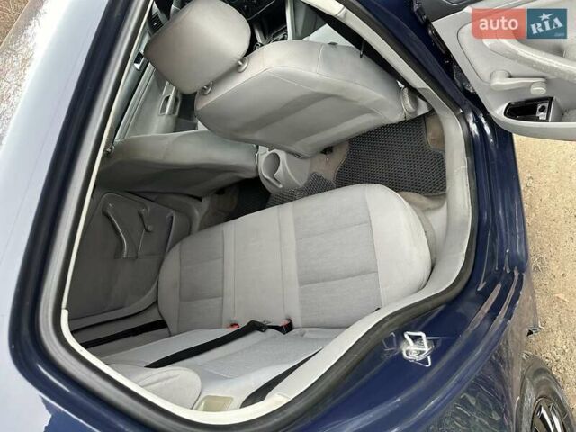 Синий Фольксваген Гольф, объемом двигателя 1.4 л и пробегом 268 тыс. км за 4450 $, фото 13 на Automoto.ua