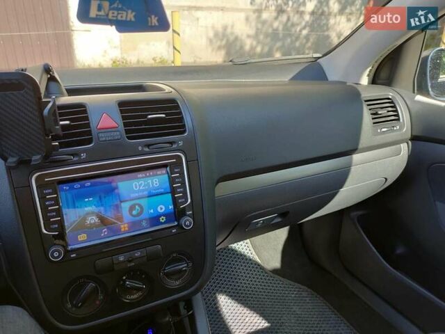 Синий Фольксваген Гольф, объемом двигателя 1.6 л и пробегом 235 тыс. км за 5100 $, фото 18 на Automoto.ua