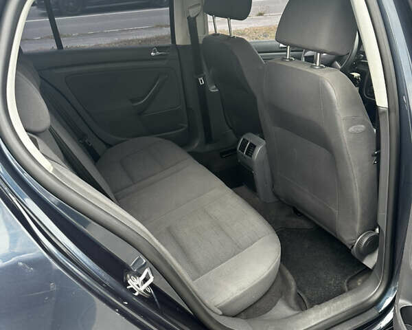 Синий Фольксваген Гольф, объемом двигателя 1.6 л и пробегом 280 тыс. км за 5100 $, фото 2 на Automoto.ua