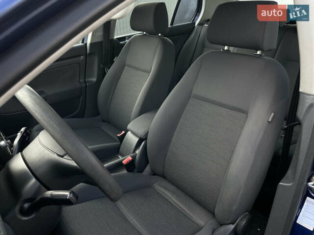 Синий Фольксваген Гольф, объемом двигателя 1.6 л и пробегом 243 тыс. км за 4900 $, фото 20 на Automoto.ua