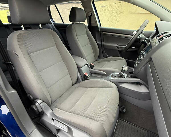 Синий Фольксваген Гольф, объемом двигателя 2 л и пробегом 227 тыс. км за 6700 $, фото 5 на Automoto.ua