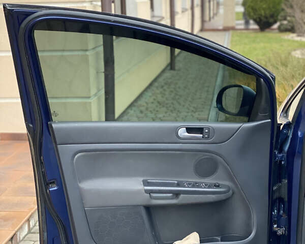 Синий Фольксваген Гольф, объемом двигателя 2 л и пробегом 285 тыс. км за 5450 $, фото 43 на Automoto.ua