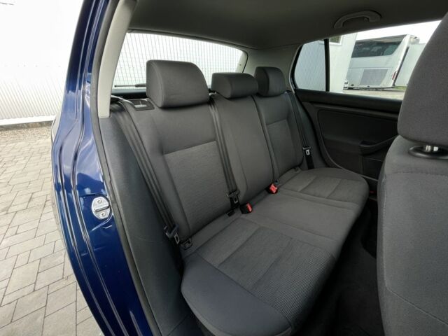 Синий Фольксваген Гольф, объемом двигателя 1.6 л и пробегом 243 тыс. км за 5000 $, фото 12 на Automoto.ua