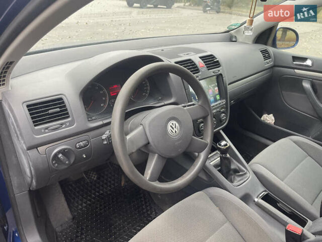 Синий Фольксваген Гольф, объемом двигателя 1.6 л и пробегом 240 тыс. км за 5500 $, фото 9 на Automoto.ua