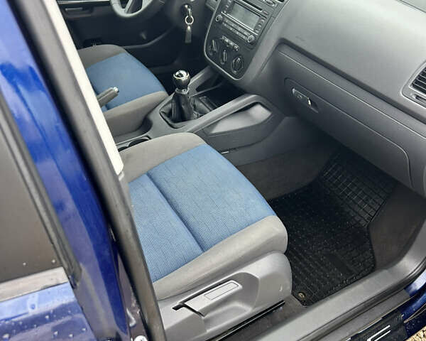 Синій Фольксваген Гольф, об'ємом двигуна 1.9 л та пробігом 289 тис. км за 5600 $, фото 27 на Automoto.ua