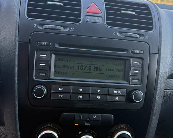 Синий Фольксваген Гольф, объемом двигателя 1.6 л и пробегом 211 тыс. км за 5700 $, фото 14 на Automoto.ua