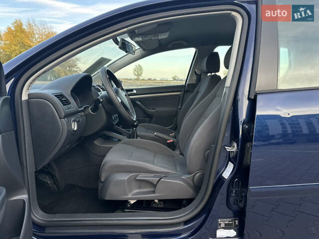 Синий Фольксваген Гольф, объемом двигателя 1.39 л и пробегом 238 тыс. км за 5750 $, фото 23 на Automoto.ua