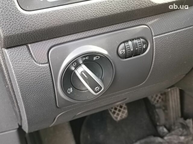 Синий Фольксваген Гольф, объемом двигателя 1.6 л и пробегом 221 тыс. км за 5990 $, фото 20 на Automoto.ua