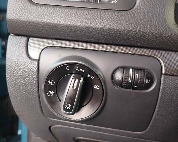 Синій Фольксваген Гольф, об'ємом двигуна 1.6 л та пробігом 354 тис. км за 5800 $, фото 7 на Automoto.ua