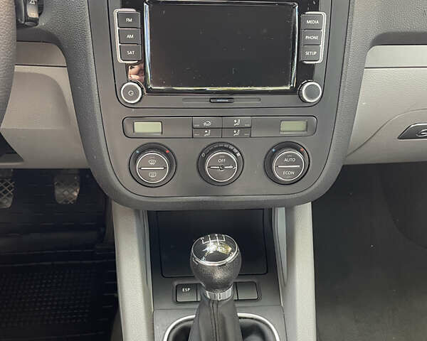 Синий Фольксваген Гольф, объемом двигателя 1.6 л и пробегом 228 тыс. км за 6200 $, фото 22 на Automoto.ua