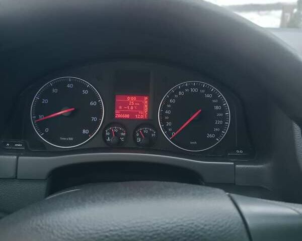 Синий Фольксваген Гольф, объемом двигателя 1.6 л и пробегом 286 тыс. км за 5700 $, фото 22 на Automoto.ua