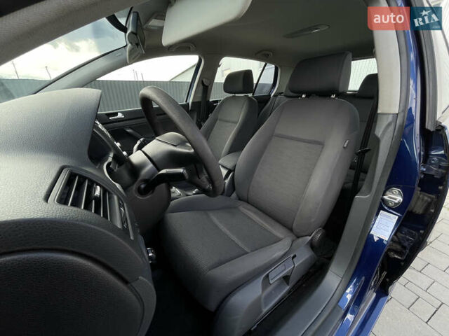 Синий Фольксваген Гольф, объемом двигателя 1.6 л и пробегом 243 тыс. км за 4900 $, фото 27 на Automoto.ua