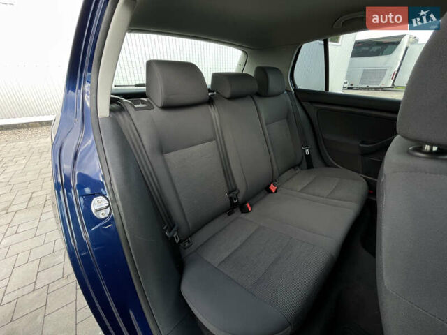 Синий Фольксваген Гольф, объемом двигателя 1.6 л и пробегом 243 тыс. км за 4900 $, фото 25 на Automoto.ua