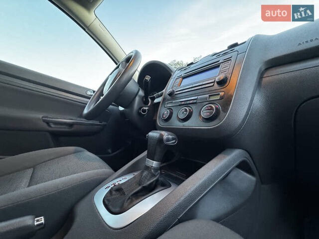 Синий Фольксваген Гольф, объемом двигателя 1.6 л и пробегом 210 тыс. км за 6700 $, фото 16 на Automoto.ua