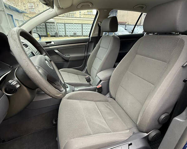 Синий Фольксваген Гольф, объемом двигателя 2 л и пробегом 227 тыс. км за 6700 $, фото 11 на Automoto.ua