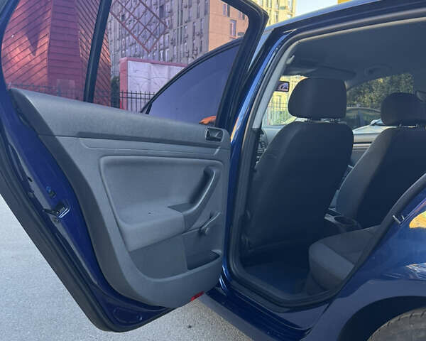 Синий Фольксваген Гольф, объемом двигателя 1.6 л и пробегом 211 тыс. км за 5500 $, фото 23 на Automoto.ua