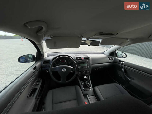 Синий Фольксваген Гольф, объемом двигателя 1.6 л и пробегом 243 тыс. км за 4900 $, фото 28 на Automoto.ua