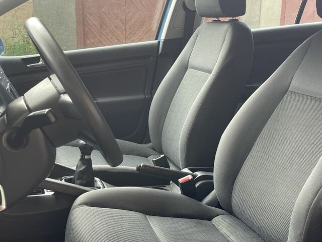 Синий Фольксваген Гольф, объемом двигателя 1.6 л и пробегом 204 тыс. км за 5800 $, фото 14 на Automoto.ua