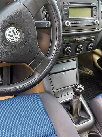 Синий Фольксваген Гольф, объемом двигателя 1.6 л и пробегом 252 тыс. км за 5000 $, фото 5 на Automoto.ua