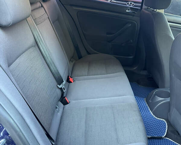 Синий Фольксваген Гольф, объемом двигателя 1.6 л и пробегом 211 тыс. км за 5500 $, фото 12 на Automoto.ua