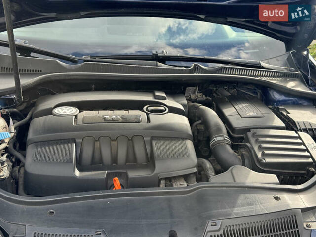 Синий Фольксваген Гольф, объемом двигателя 1.6 л и пробегом 214 тыс. км за 6350 $, фото 60 на Automoto.ua