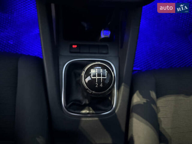 Синий Фольксваген Гольф, объемом двигателя 1.6 л и пробегом 227 тыс. км за 5699 $, фото 20 на Automoto.ua