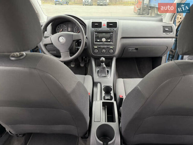 Синий Фольксваген Гольф, объемом двигателя 1.6 л и пробегом 262 тыс. км за 5700 $, фото 14 на Automoto.ua