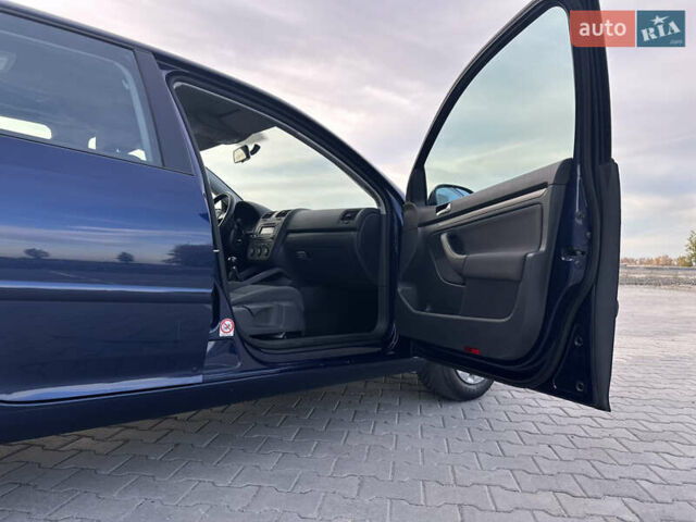 Синий Фольксваген Гольф, объемом двигателя 1.39 л и пробегом 238 тыс. км за 5750 $, фото 43 на Automoto.ua