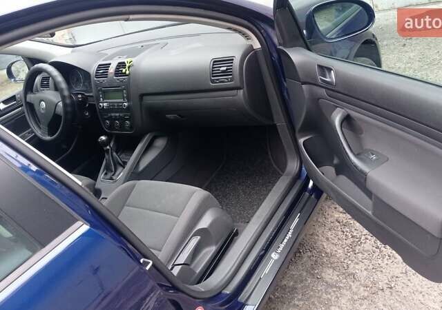 Синий Фольксваген Гольф, объемом двигателя 1.6 л и пробегом 290 тыс. км за 4950 $, фото 18 на Automoto.ua