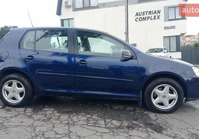 Синий Фольксваген Гольф, объемом двигателя 1.6 л и пробегом 290 тыс. км за 4950 $, фото 1 на Automoto.ua