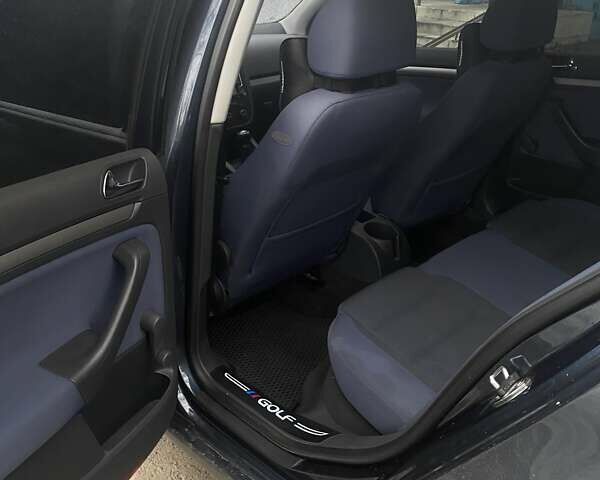 Синий Фольксваген Гольф, объемом двигателя 1.6 л и пробегом 200 тыс. км за 6099 $, фото 19 на Automoto.ua