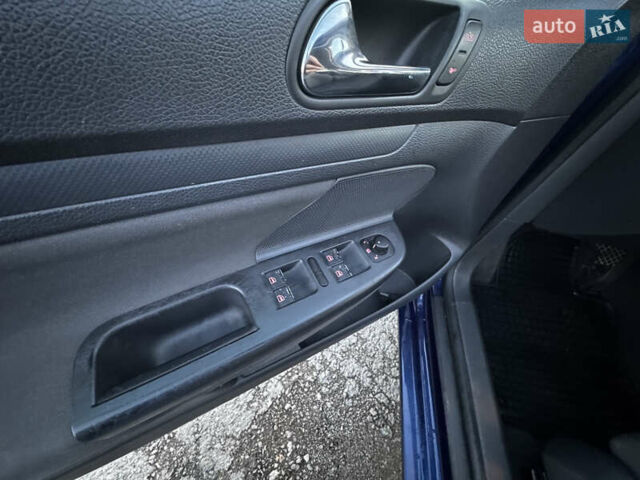 Синий Фольксваген Гольф, объемом двигателя 1.6 л и пробегом 210 тыс. км за 6700 $, фото 19 на Automoto.ua