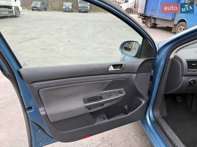 Синий Фольксваген Гольф, объемом двигателя 1.6 л и пробегом 262 тыс. км за 5700 $, фото 18 на Automoto.ua