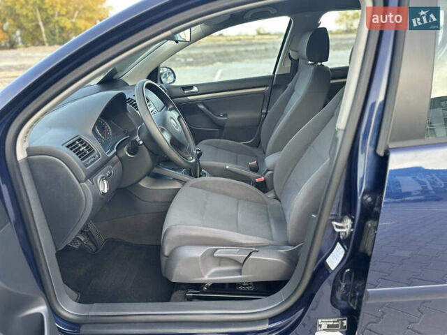 Синий Фольксваген Гольф, объемом двигателя 1.39 л и пробегом 238 тыс. км за 5750 $, фото 24 на Automoto.ua