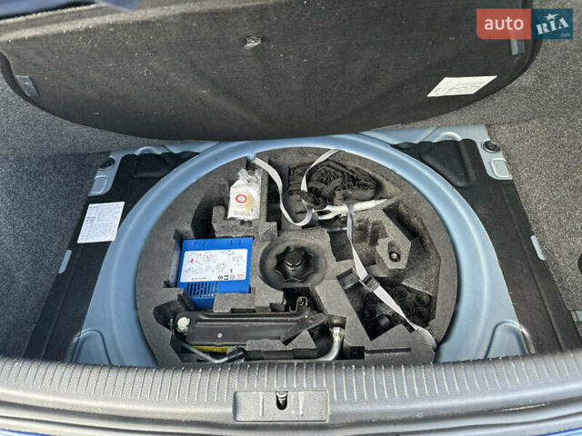 Синий Фольксваген Гольф, объемом двигателя 1.39 л и пробегом 238 тыс. км за 5750 $, фото 58 на Automoto.ua