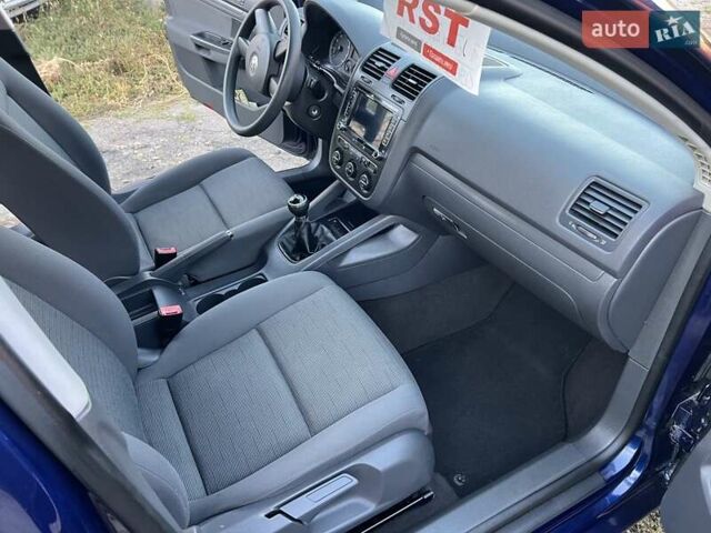 Синій Фольксваген Гольф, об'ємом двигуна 1.6 л та пробігом 196 тис. км за 6300 $, фото 44 на Automoto.ua