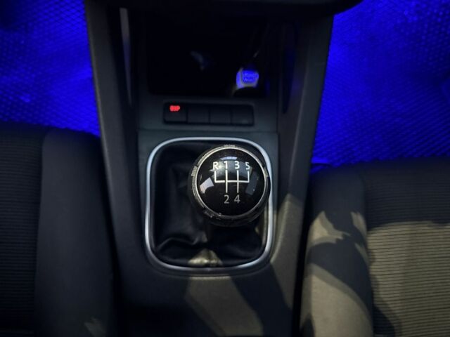 Синий Фольксваген Гольф, объемом двигателя 1.6 л и пробегом 227 тыс. км за 5699 $, фото 17 на Automoto.ua