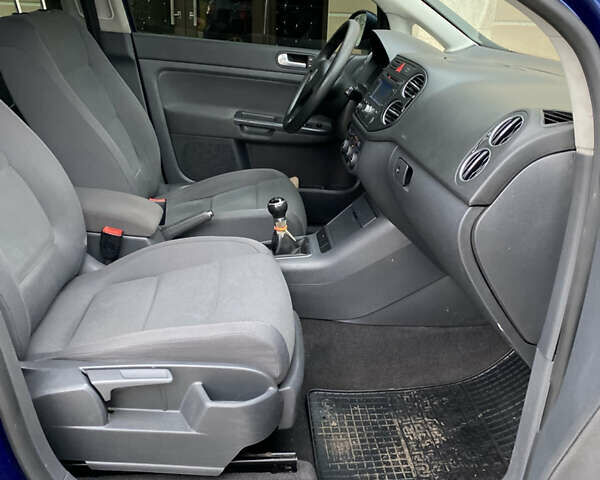 Синий Фольксваген Гольф, объемом двигателя 2 л и пробегом 285 тыс. км за 5450 $, фото 38 на Automoto.ua