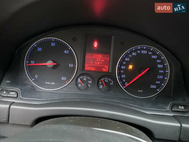 Синий Фольксваген Гольф, объемом двигателя 2 л и пробегом 285 тыс. км за 5450 $, фото 41 на Automoto.ua