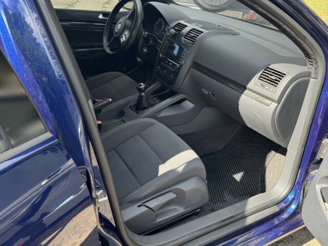 Синій Фольксваген Гольф, об'ємом двигуна 1.6 л та пробігом 120 тис. км за 6000 $, фото 1 на Automoto.ua