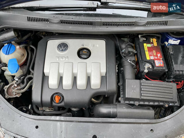 Синий Фольксваген Гольф, объемом двигателя 2 л и пробегом 285 тыс. км за 5450 $, фото 48 на Automoto.ua