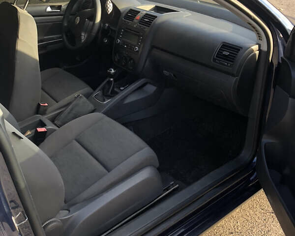 Синій Фольксваген Гольф, об'ємом двигуна 1.39 л та пробігом 285 тис. км за 4000 $, фото 14 на Automoto.ua