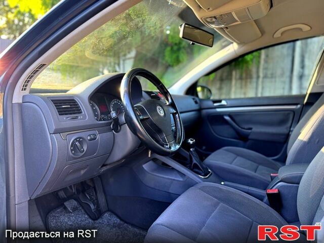 Синий Фольксваген Гольф, объемом двигателя 1.6 л и пробегом 207 тыс. км за 5500 $, фото 6 на Automoto.ua