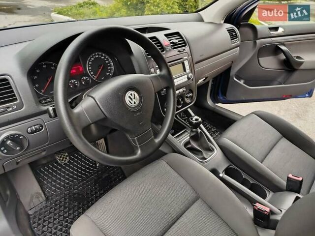 Синий Фольксваген Гольф, объемом двигателя 1.6 л и пробегом 223 тыс. км за 5200 $, фото 4 на Automoto.ua