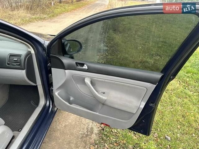 Синий Фольксваген Гольф, объемом двигателя 1.4 л и пробегом 268 тыс. км за 4450 $, фото 16 на Automoto.ua